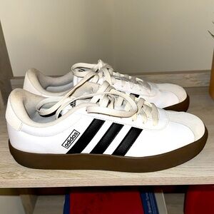 Women’s size 11 adidas tennis shoes black and white